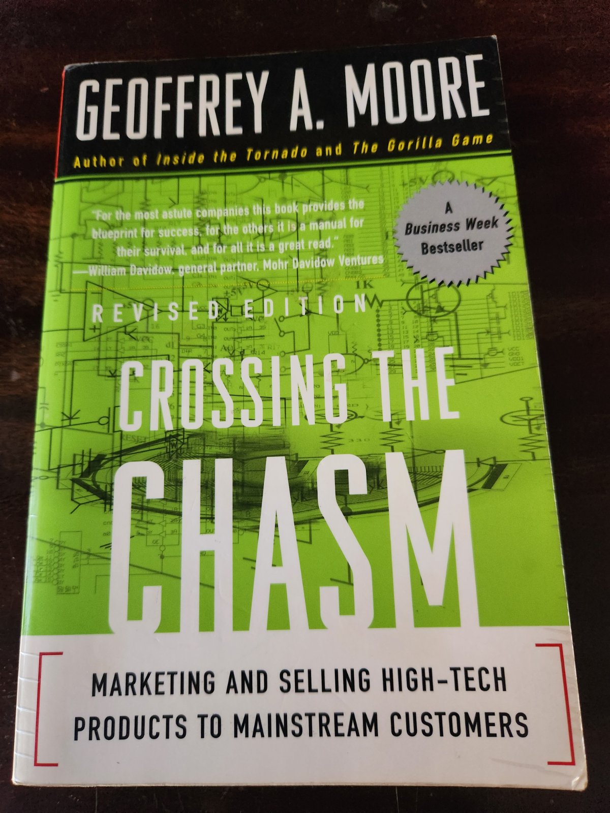 Cover of Crossing the chasm